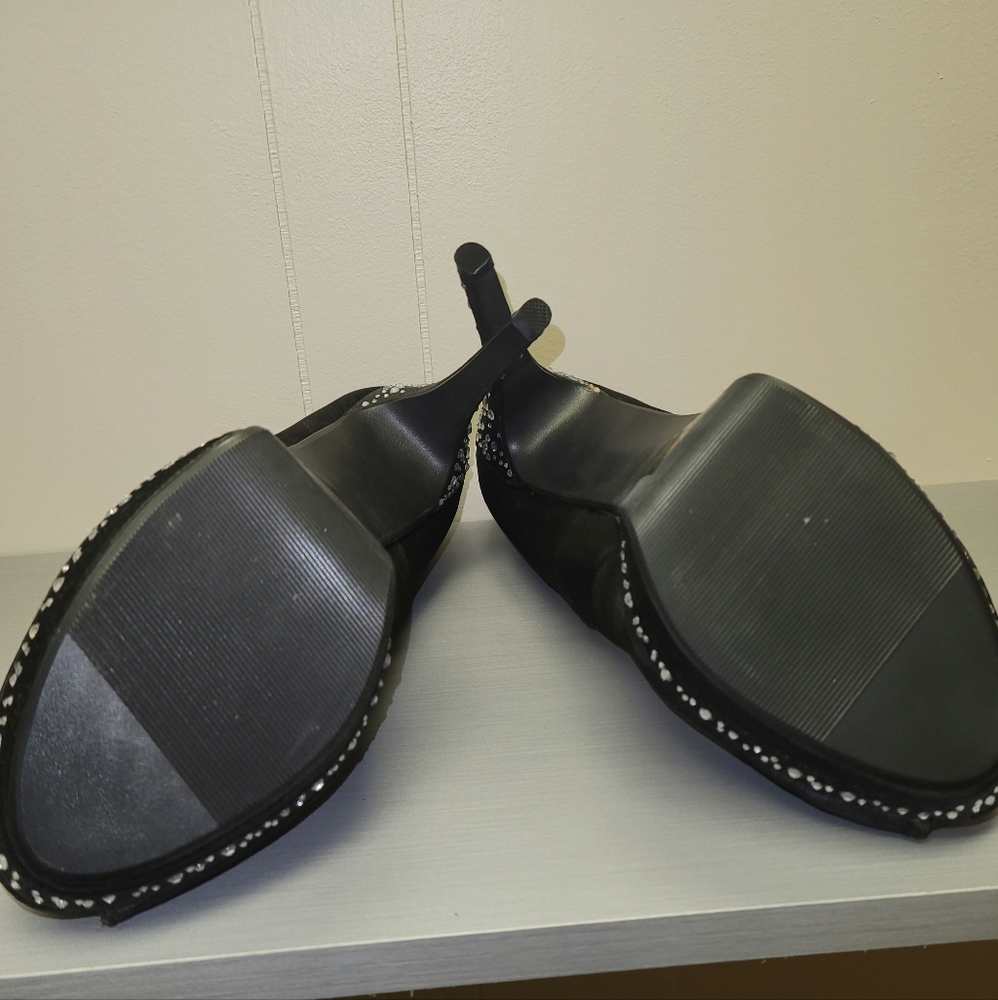 Womens shoes - Picture 3 of 3